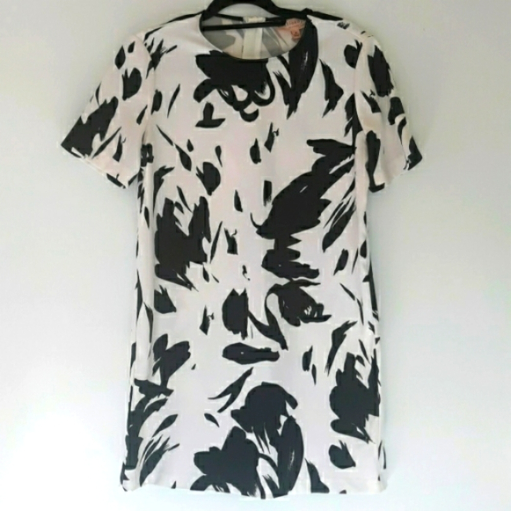 Philosophy black and white abstract print shift dress. Size Medium.